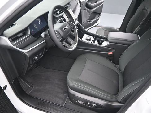 New 2025 Jeep Grand Cherokee Laredo X w/ Luxury Tech Group I image 7