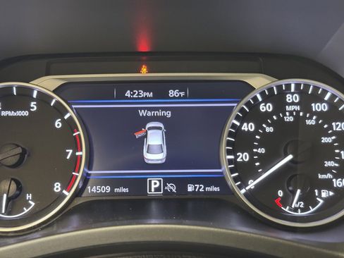 Used 2024 Nissan Sentra SR w/ SR Premium Package image 29