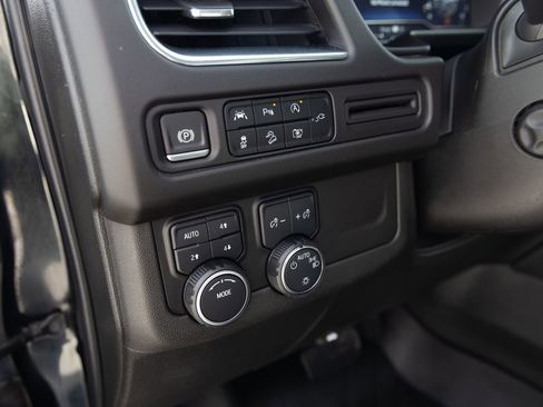 Used 2022 Chevrolet Suburban Z71 w/ Luxury Package image 16