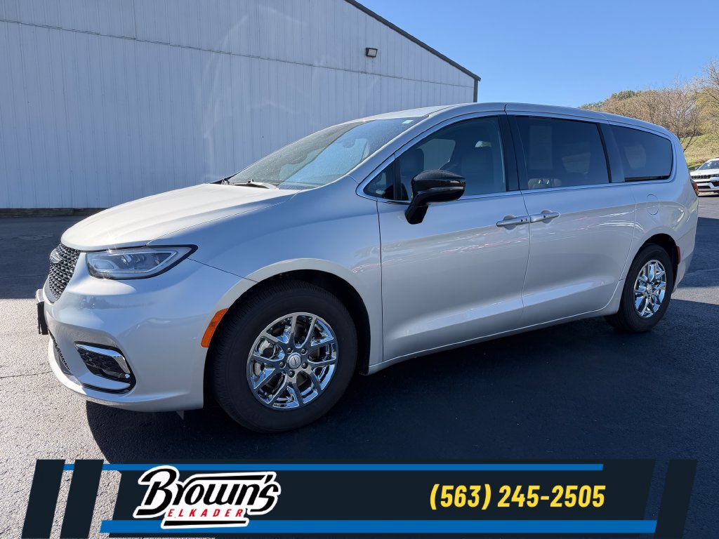 Used 2026 Chrysler Pacifica Select FWD image 1