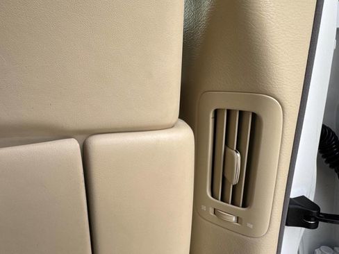 Used 2011 Lexus LS 460 w/ Comfort Pkg RWD image 16