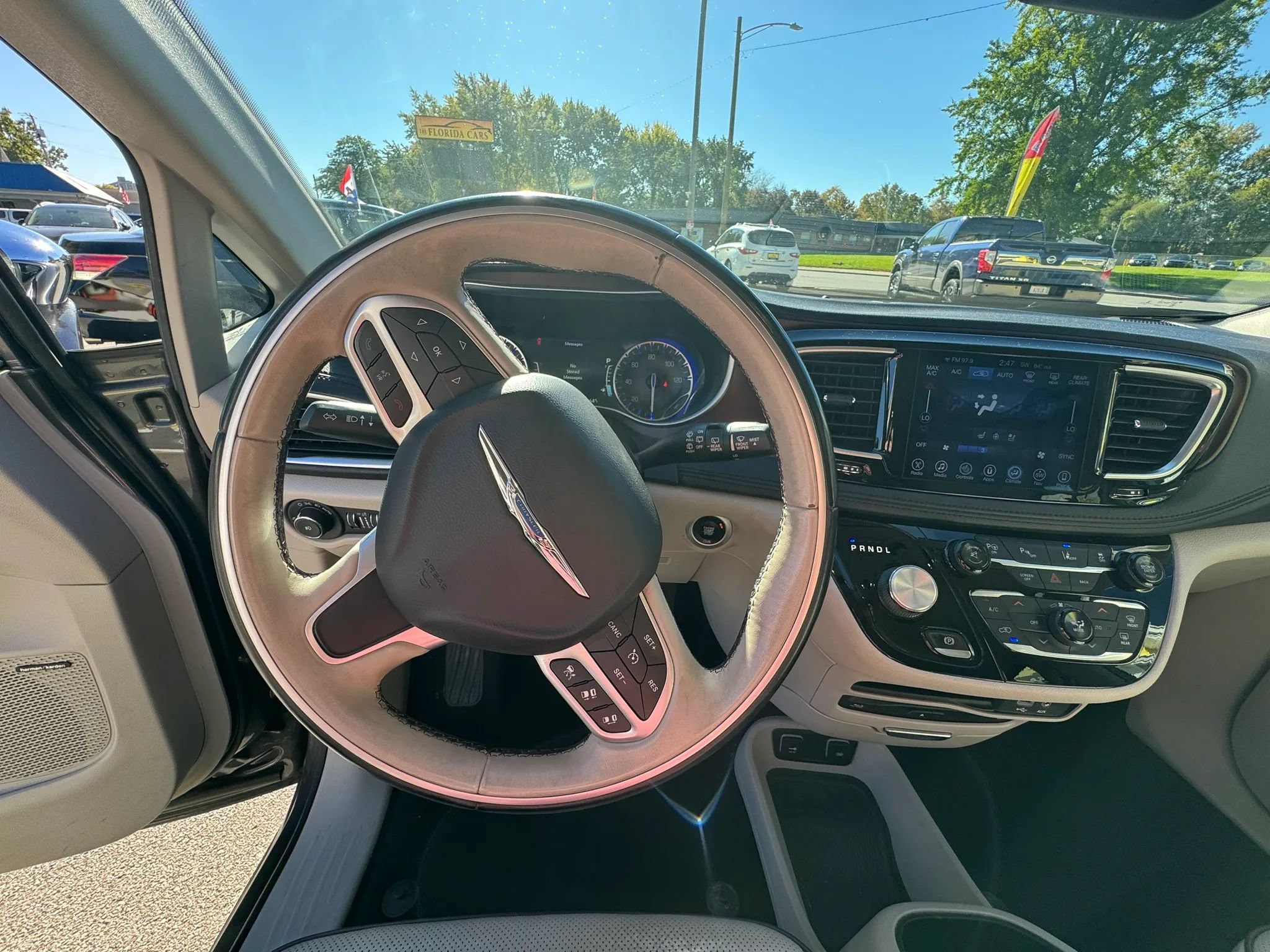 Used 2017 Chrysler Pacifica Limited FWD image 17