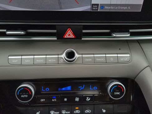 Used 2025 Hyundai Elantra SEL FWD image 30