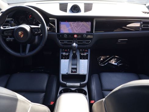 Certified 2025 Porsche Macan image 20