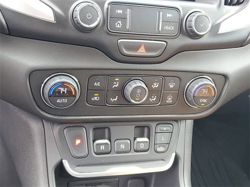 Used 2019 GMC Terrain SLT w/ Preferred Package image 18