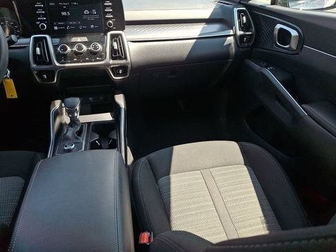 Used 2022 Kia Sorento LX FWD image 19