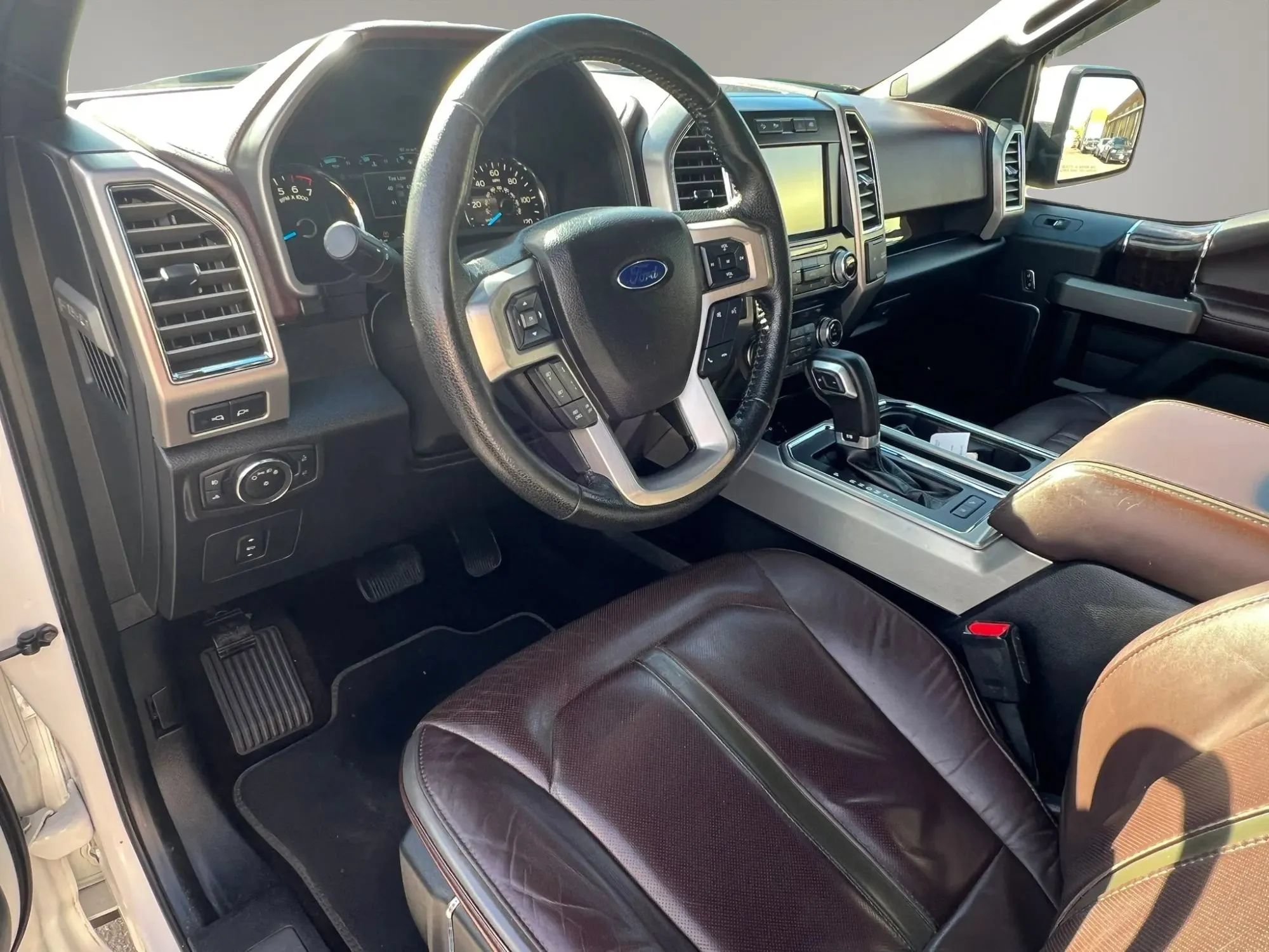 Used 2015 Ford F150 Platinum w/ Equipment Group 701A Luxury AWD/4WD image 13