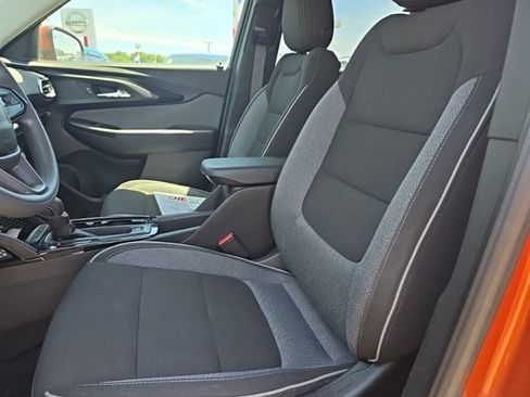 Used 2022 Chevrolet TrailBlazer LT w/ Convenience Package FWD image 11