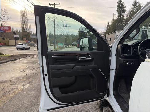 Used 2024 GMC Sierra 2500 SLE w/ SLE Value Package; image 26