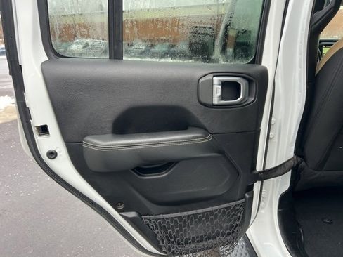 Used 2020 Jeep Gladiator Overland image 14