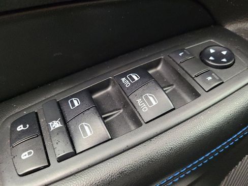 Used 2018 Jeep Grand Cherokee Laredo AWD/4WD image 27