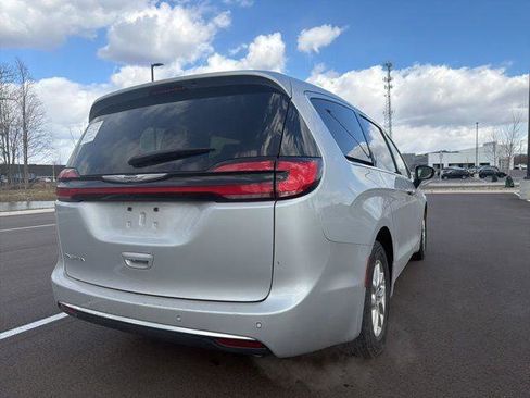 Certified 2024 Chrysler Pacifica Touring-L image 5