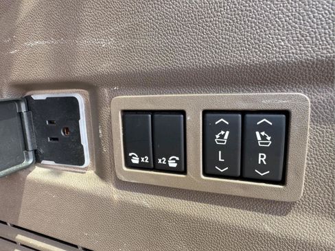 Used 2022 GMC Yukon Denali w/ Denali Premium Package AWD/4WD image 14
