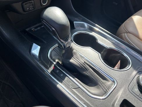 Used 2023 Chevrolet Traverse Premier image 31