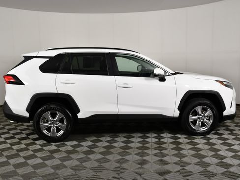 Used 2025 Toyota RAV4 XLE AWD/4WD image 5