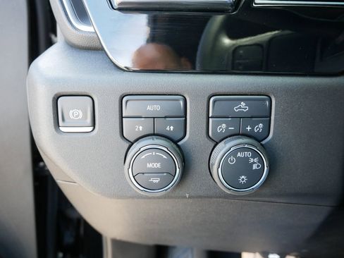 Used 2025 Chevrolet Silverado 1500 LT image 28