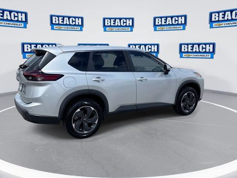 Used 2024 Nissan Rogue SV AWD/4WD image 8
