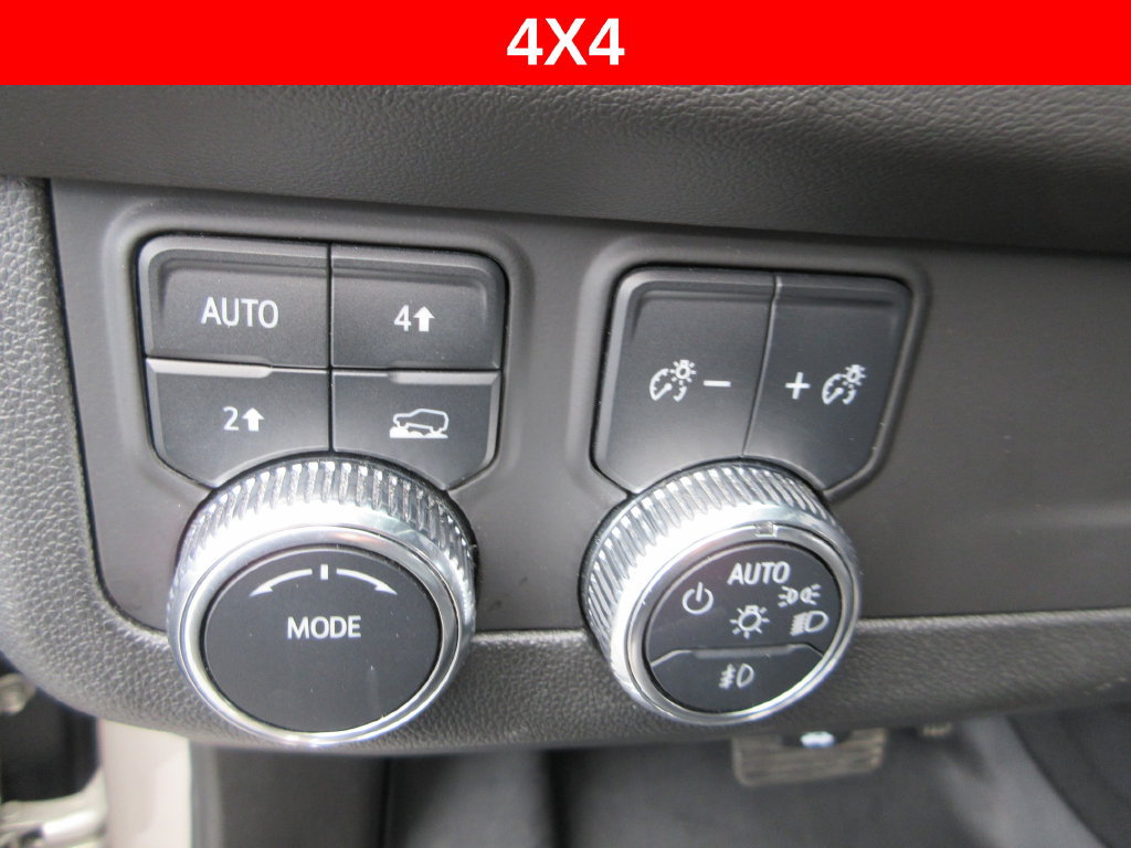 Certified 2024 GMC Yukon XL SLT w/ SLT Luxury Package AWD/4WD image 31