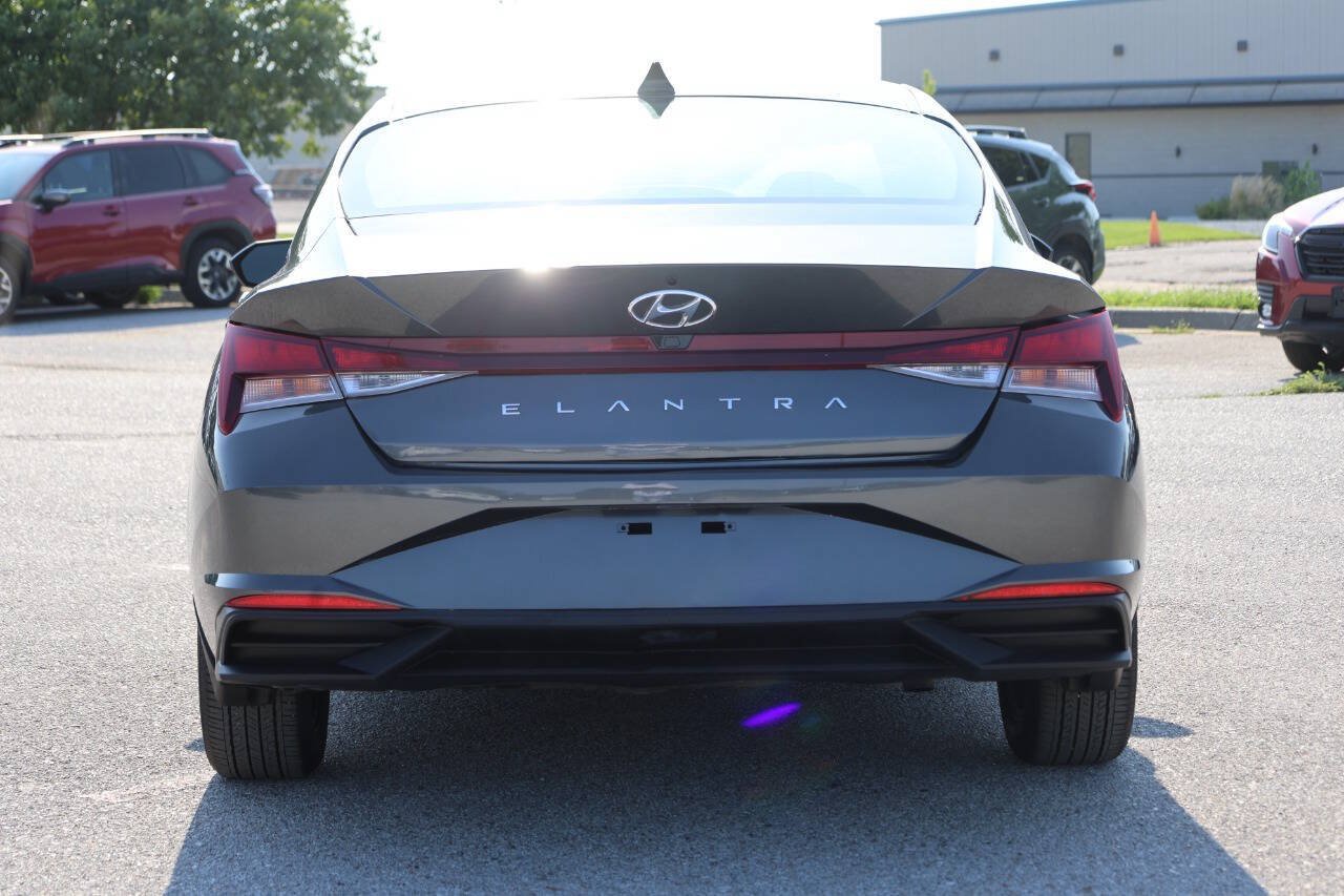 Used 2022 Hyundai Elantra SEL FWD image 10