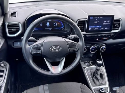 Used 2024 Hyundai Venue SEL FWD image 17