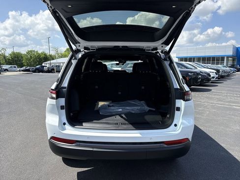 New 2026 Jeep Grand Cherokee Altitude AWD/4WD image 17