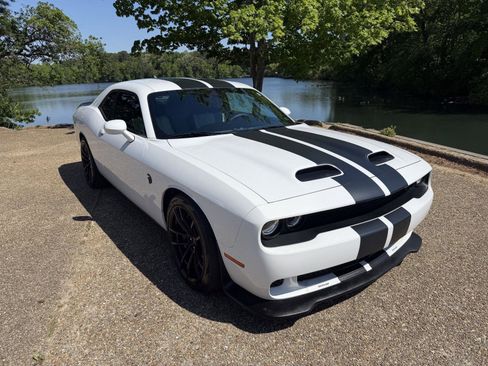 Used 2023 Dodge Challenger SRT Hellcat RWD image 2