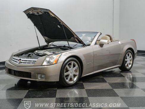 Used 2005 Cadillac XLR RWD image 36