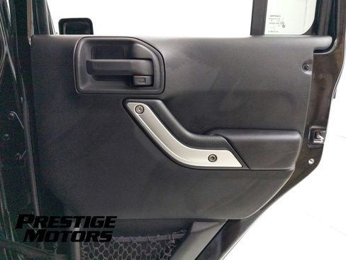 Used 2015 Jeep Wrangler Unlimited Rubicon w/ Connectivity Group AWD/4WD image 42