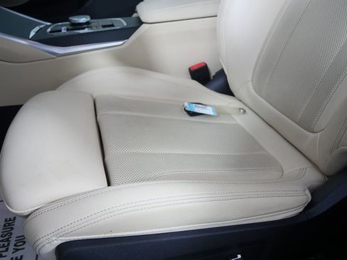 Certified 2025 BMW 330i Sedan image 10