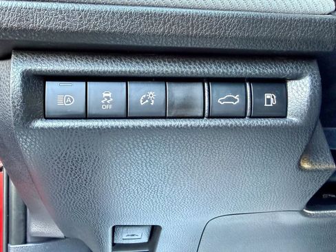 Used 2025 Toyota Camry SE w/ Convenience Package image 19