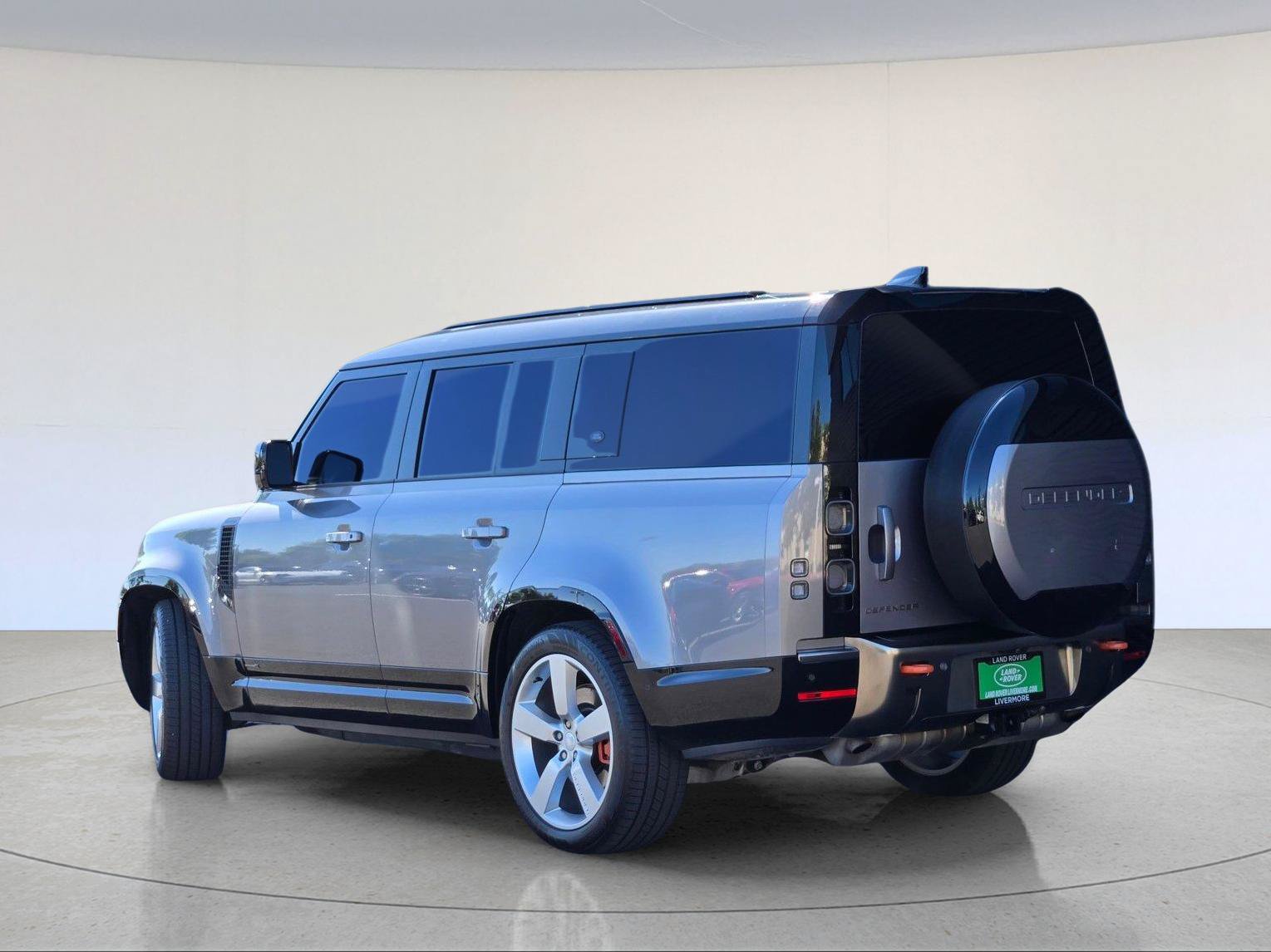 Used 2024 Land Rover Defender 130 X AWD/4WD image 4