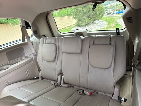 Used 2015 Chrysler Town & Country Touring-L w/ Driver Convenience Group FWD image 26