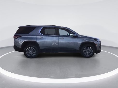Used 2023 Chevrolet Traverse LT w/ Rear Camera Mirror Package image 9