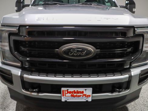 Used 2022 Ford F250 Lariat w/ Black Appearance Pkg image 4