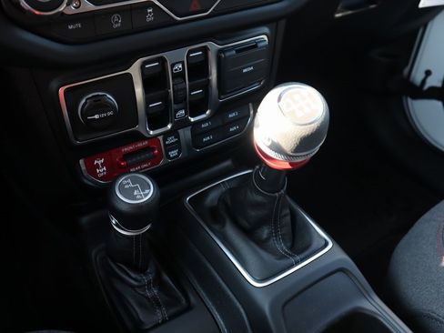 New 2025 Jeep Wrangler Unlimited Rubicon w/ Convenience Group image 8