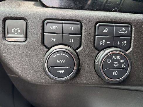 Used 2024 Chevrolet Silverado 2500 LTZ w/ LTZ Convenience Package AWD/4WD image 27