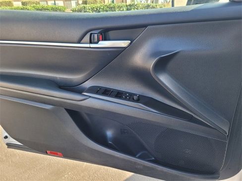 Used 2024 Toyota Camry SE image 12