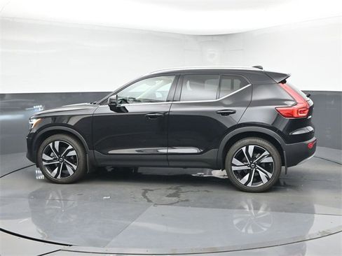 Used 2024 Volvo XC40 B5 Plus w/ Protection Package Premier image 5