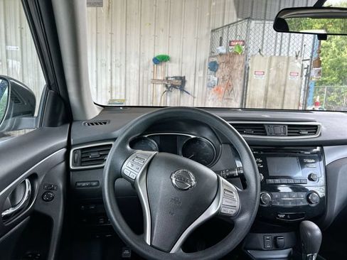 Used 2016 Nissan Rogue S AWD/4WD image 10