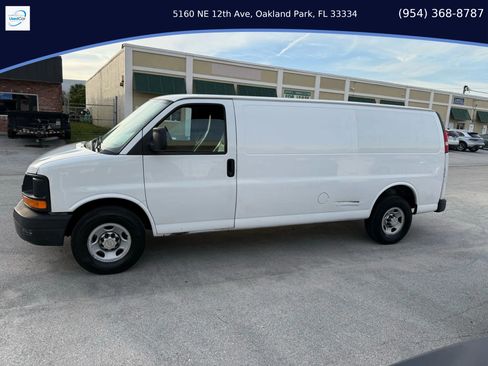 Used 2010 Chevrolet Express 2500 Extended image 4