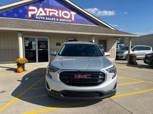 Used 2020 GMC Terrain SLE w/ Driver Convenience Package AWD/4WD image 2