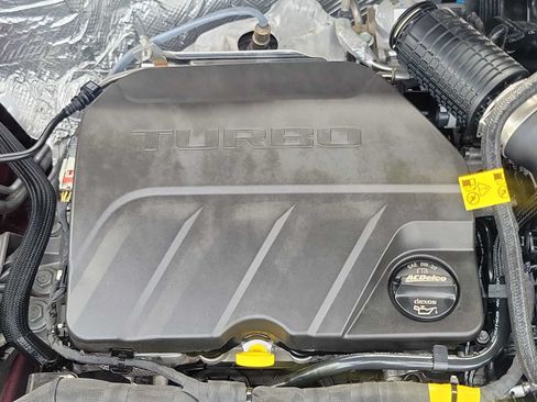 Used 2025 Chevrolet Trax LT FWD image 13