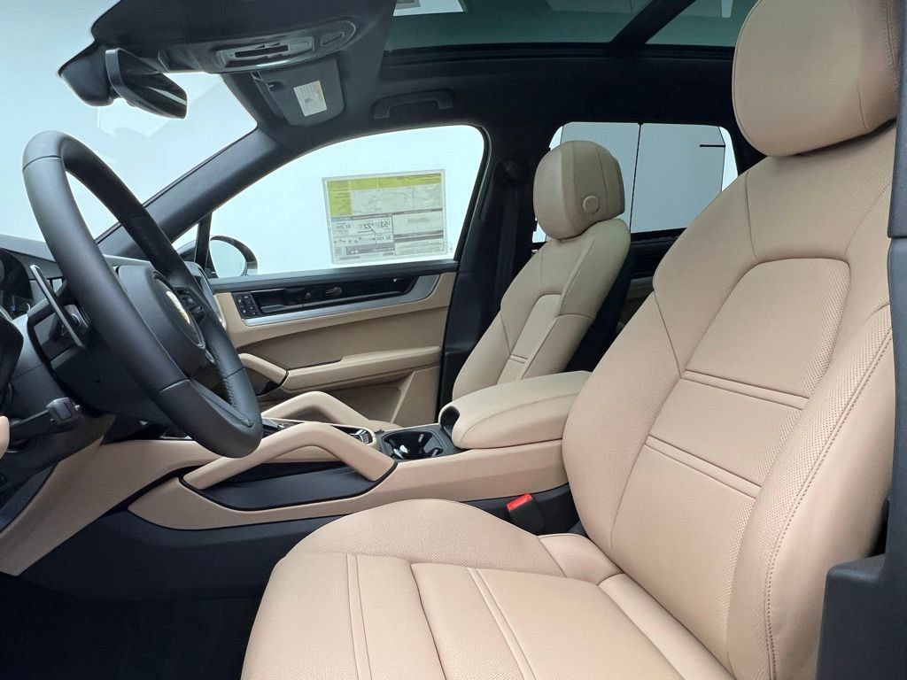 Used 2026 Porsche Cayenne E-Hybrid AWD/4WD image 5