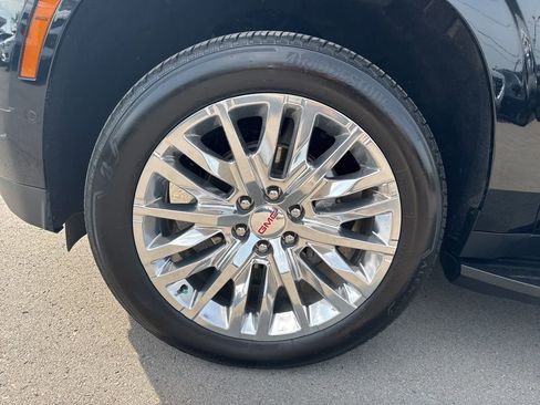 Used 2025 GMC Yukon XL Denali AWD/4WD image 31