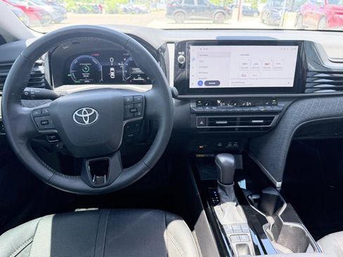 Used 2025 Toyota Camry XLE AWD/4WD image 10