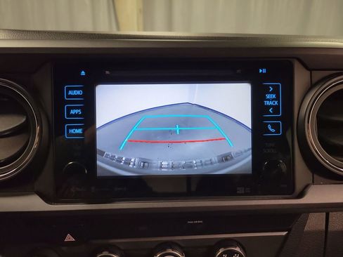 Used 2019 Toyota Tacoma TRD Sport image 18