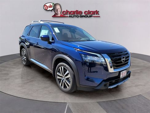 Used 2024 Nissan Pathfinder Platinum w/ Cargo Package image 7