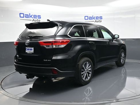 Used 2017 Toyota Highlander XLE image 8
