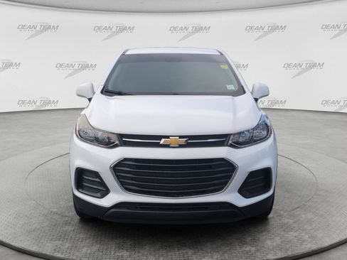 Used 2017 Chevrolet Trax LS FWD image 2