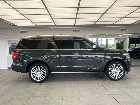 Used 2022 Ford Expedition Platinum AWD/4WD image 4